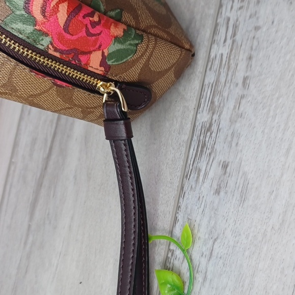 Coach Cosmetic bag/ Wristlet - Picture 3 of 10